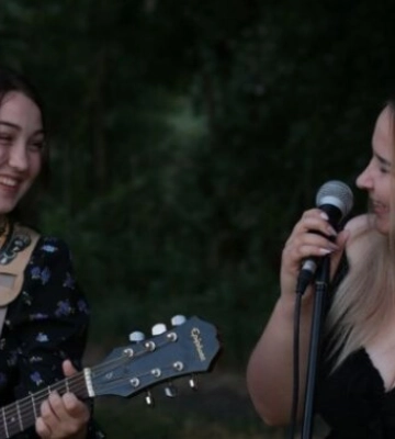 Российская ракета оборвала жизнь двух юных певиц из Запорожья: верили в яркую и мирную жизнь под украинским флагом