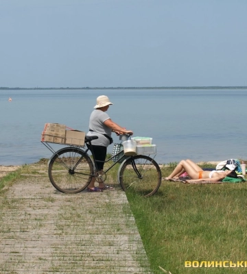 Качан кукурудзи – пів сотні, піца – пів тисячі: відпочивальники обурюються високими цінами на Світязі