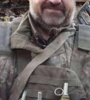На щиті повернувся Героєм. На Дніпропетровщині попрощаються із Олександром Россолом