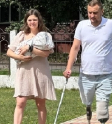 «Завдяки йому я так швидко став на протези», – у Луцьку військовий зустрів з пологового дружину та сина