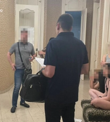 В Одесі поліцейський організував мережу борделів для іноземців 