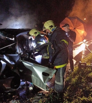 Смертельна ДТП під Дніпром: рятувальники вирізали тіло водія 
