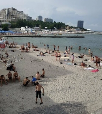 В Одесі відкрили для купання перші пляжі