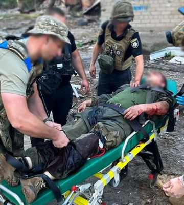 В поліції показали фотографії наслідків авіаційного удару по Оріхову