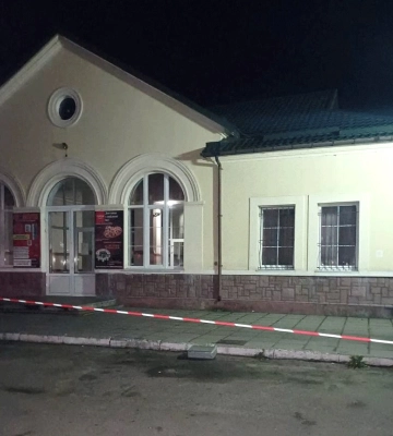 Думали – вибухівка: залишена валіза біля залізничного вокзалу на Рівненщині підняла на ноги всі спецслужби