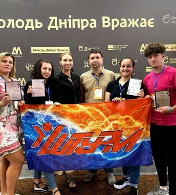 Молодь Дніпра вражає: у місті нагородили учасників молодіжного проєкту