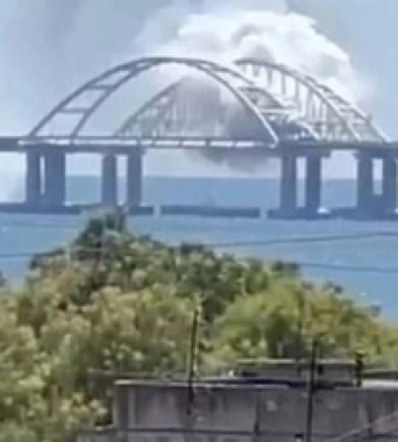 Кримський міст &quot;збив&quot; всі ракети: фото, відео і всі подробиці &quot;бавовни&quot;