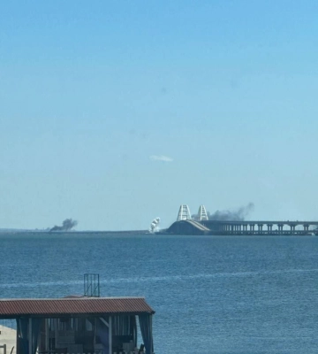 Кримський міст зазнав ракетної атаки (ФОТО ВІДЕО)