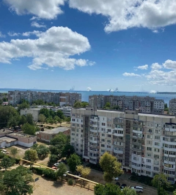 В Керчі прогриміли гучні вибухи: рух Кримським мостом перекрито — соцмережі