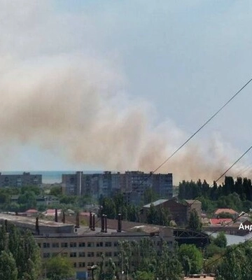 В Бердянске сегодня раздавались взрывы. Местные жители сообщают о пожаре