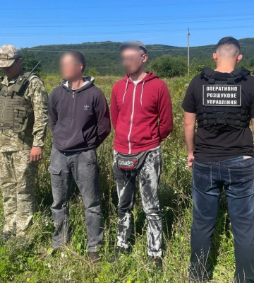 На Закарпатті затримали чотирьох &quot;винахідливих&quot; чоловіків, що намагалися незаконно дістатися Словаччини (ФОТО)