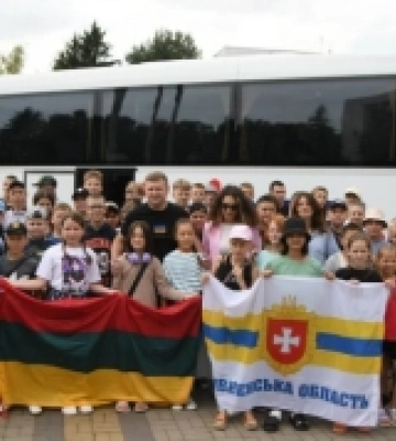 Діти військових із Рівненщини поїхали на відпочинок за кордон