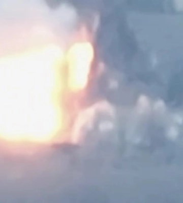 &quot;Пламенные приветы&quot;: HIMARS на левобережье Херсонщины уничтожил склад БК россиян (видео)
