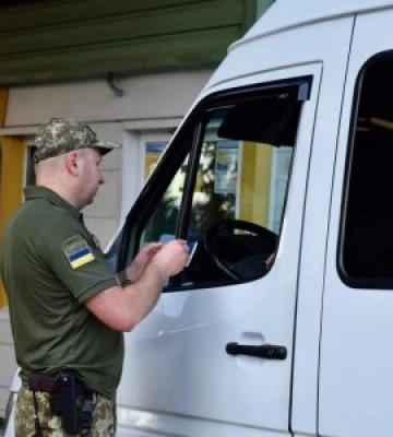 Черги на Закарпатських кордонах з ЄС: Прикордонники попереджають