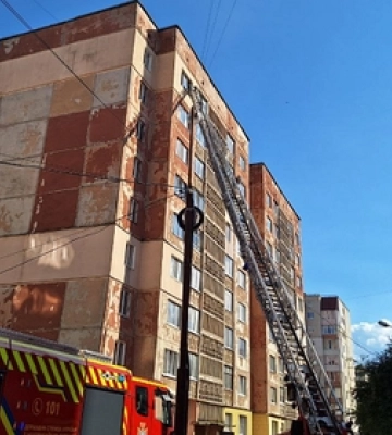 У Луцьку на Федорова горіла квартира багатоповерхівки (фото, відео)