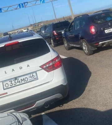 Біля Кримського мосту величезний затор: у черзі більш як тисяча машин