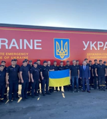 Глава уряду Словенії особисто зустрів українських рятувальників, які прибули на допомогу