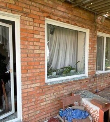 Враг трижды обстрелял из тяжелой артиллерии Никополь, повреждено 15 домов, 2 газопровода и 3 ЛЭП. ФОТОрепортаж