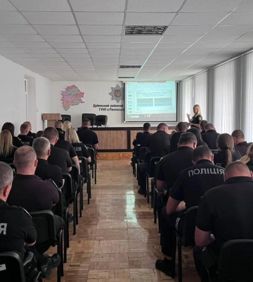Поліцейські-психологи у Дубно провели психоедукаційне заняття