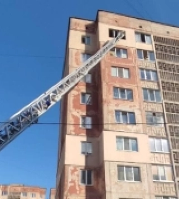 У Луцьку горіла квартира на девʼятому поверсі