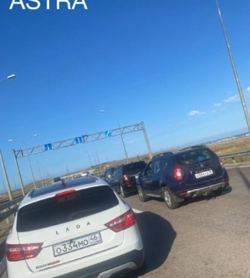 Майже 1300 машин. На в&#039;їздах до Кримського мосту утворився величезний затор — ЗМІ
