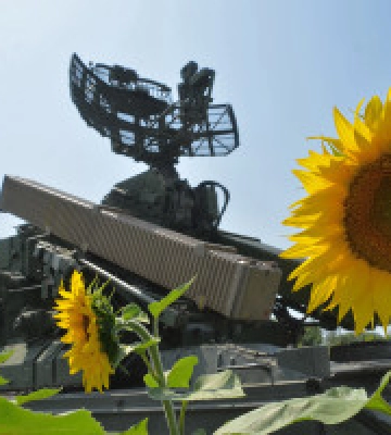 Вживають алкоголь та залишають місця несення служби. У Горностаївці військові РФ шукають дезертирів