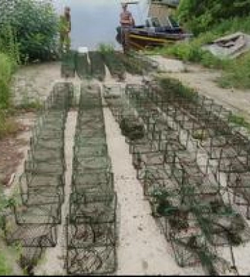 На Полтавщині поліція вилучила браконьєрські знаряддя лову з Камянського водосховища