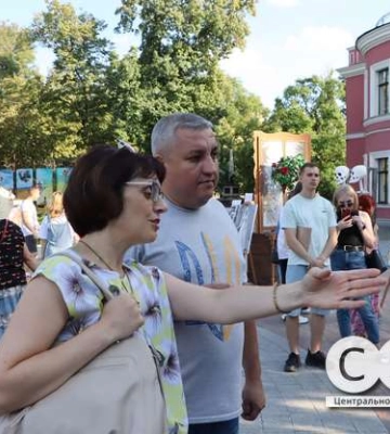 У Кропивницькому презентували виставку портретів образів театру корифеїв (фоторепортаж)
