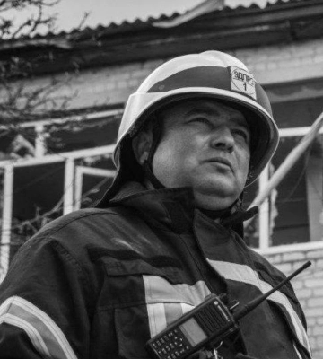 Сьогодні вночі помер рятувальник Віталій Кінца, який постраждав під час ліквідації наслідків обстрілу в Покровську
