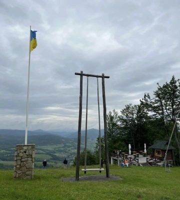 Де на Львівщині можна насолодитись неймовірним краєвидом: ТОП-3 панорамних гойдалок