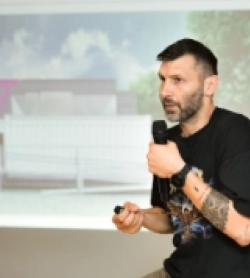 У Луцьку архітектор Слава Балбек розповів про створення конструкції Модулю тимчасовості