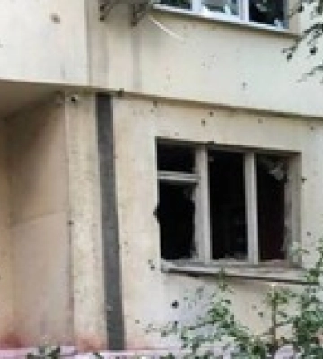Оккупанты попали в многоэтажку в Херсоне: есть раненые. Фото