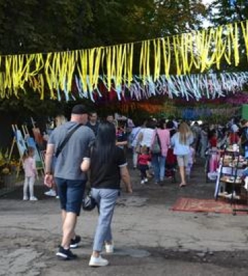 У Полтаві відсвяткували День Молоді на міському пікніку, на якому збирали кошти для рятувальників ФОТО