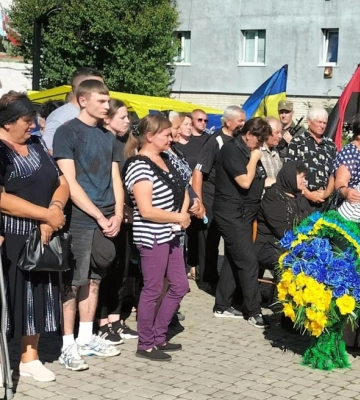 Рожищенська громада зустріла померлого захисника України Юрія Куденчука