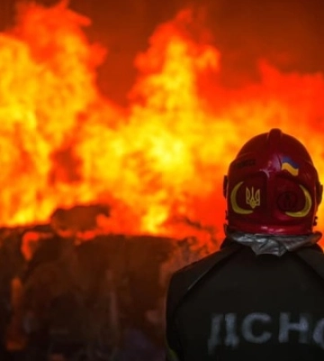 Атака на Одесу: після падіння уламків спалахнуло кілька пожеж