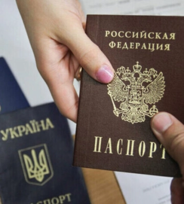 Окупанти шантажують українських старшокласників, щоб ті отримували паспорт РФ