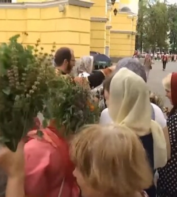 Початок Успенського посту 14 серпня: які трави мають бути в маковійчику, кому треба читати "Отче наш" і чим змити гріхи