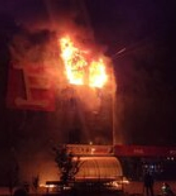 Одесса. Обломки российских ракет вызвали пожар в супермаркете – видео