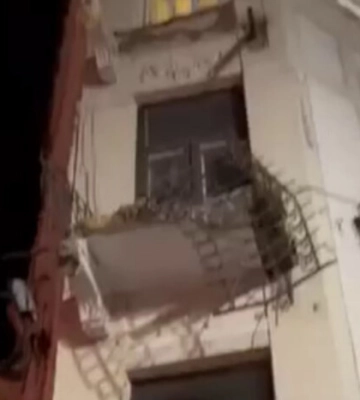 У Львові обвалився балкон разом з людиною (відео)