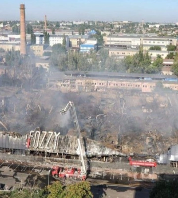 Внаслідок атаки окупантів на Одесу виникла пожежа в одному з гіпермаркетів - ЗМІ