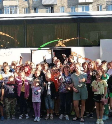 Понад 40 дітей з Дніпропетровщини вирушили у безкоштовну туристичну подорож до Італії