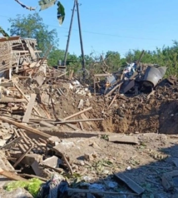 Вщент зруйновані будинки, є загиблі й поранені люди: подробиці нічних ракетних ударів по Запорізькому району, — ФОТО