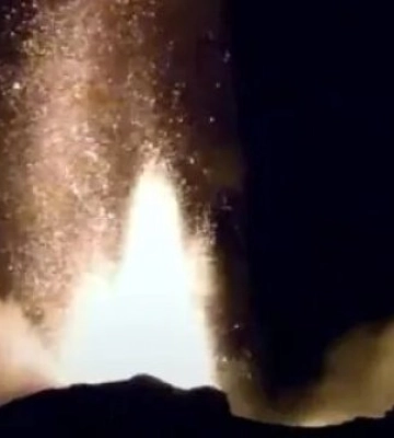 В Італії вулкан Етна почав фонтанувати лавою