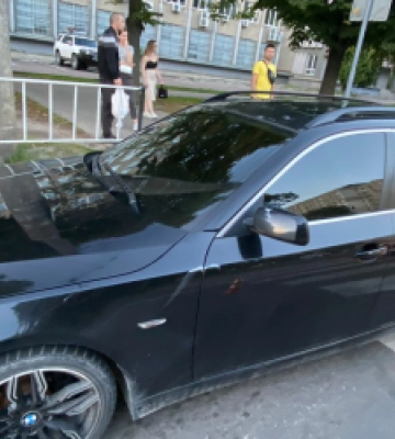 Водій автомобіля BMW здійснив наїзд на трьох пішоходів у Львові