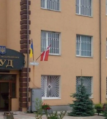 Підозрюють у вбивстві матері: на Волині суд зупинив розгляд справи, бо обвинувачений пішов воювати