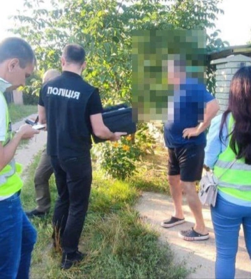 Поліцейські Києва викрили шахрайку, яка видурила у жінки 150 тис. грн за &quot;звільнення&quot; родича з полону. Фото