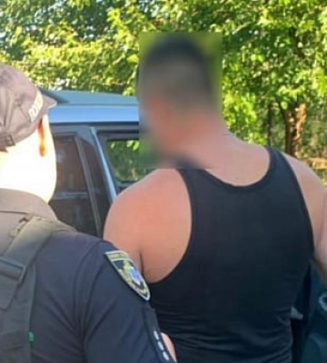 Допомагали у незаконному виїзді за кордон: поліція Дніпра скерувала до суду справу стосовно працівників ТЦК Донеччини