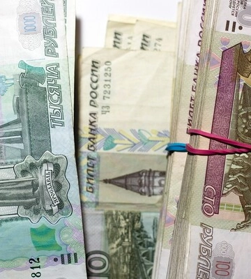 Санкції душать Росію та її рубль – Bloomberg