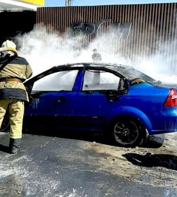 В Ужгороді ліквідували займання автомобіля Chevrolet Aveo на території АЗС