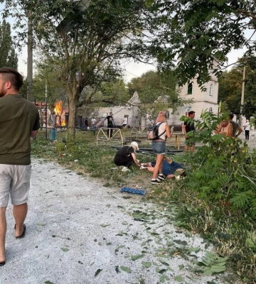 Дві людини загинули, сім зазнали поранень внаслідок обстрілу Росією Запоріжжя (ВІДЕО)